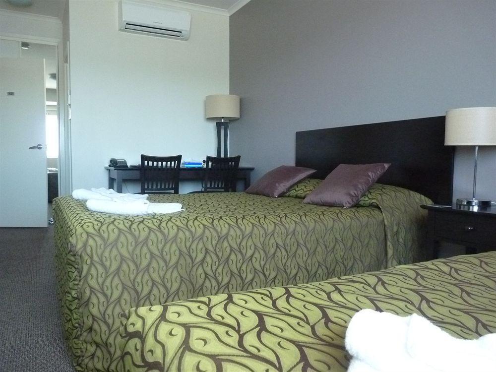 Redcliffe Motor Inn Buitenkant foto