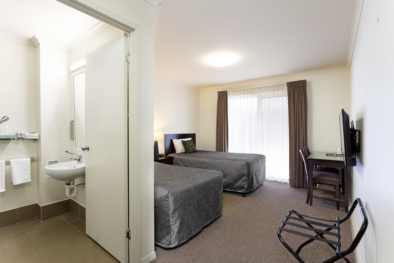 Redcliffe Motor Inn Buitenkant foto