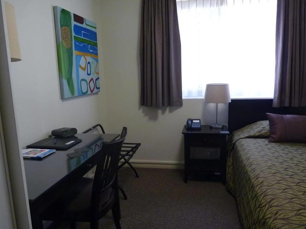 Redcliffe Motor Inn Buitenkant foto