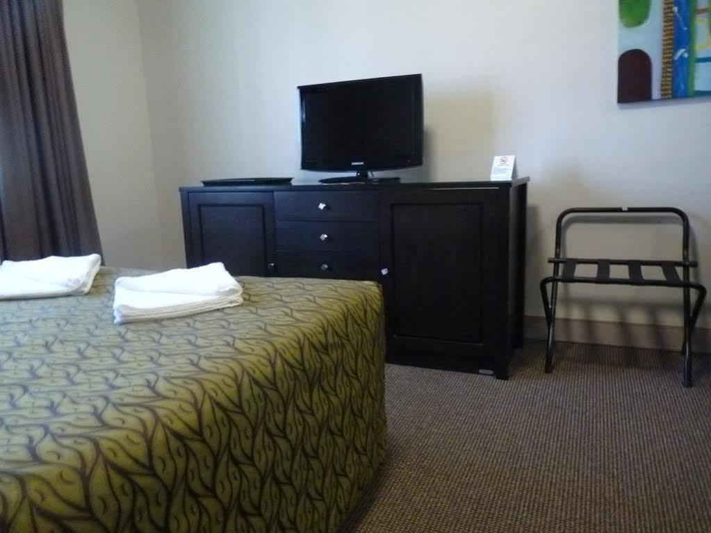 Redcliffe Motor Inn Buitenkant foto