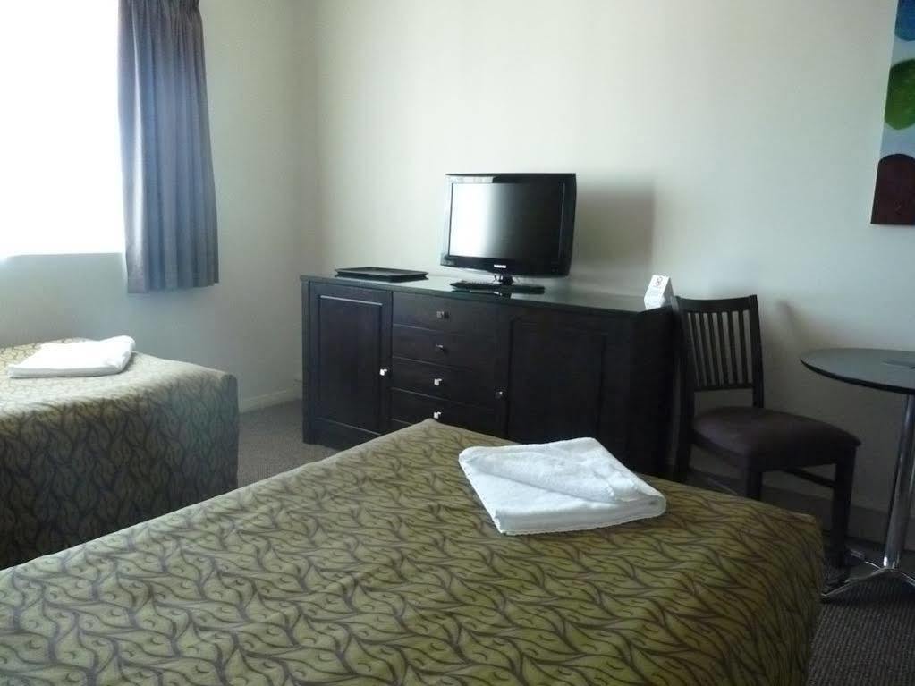 Redcliffe Motor Inn Buitenkant foto