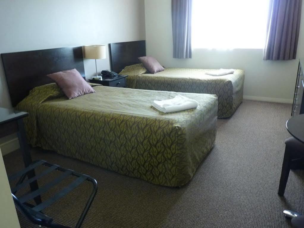 Redcliffe Motor Inn Buitenkant foto