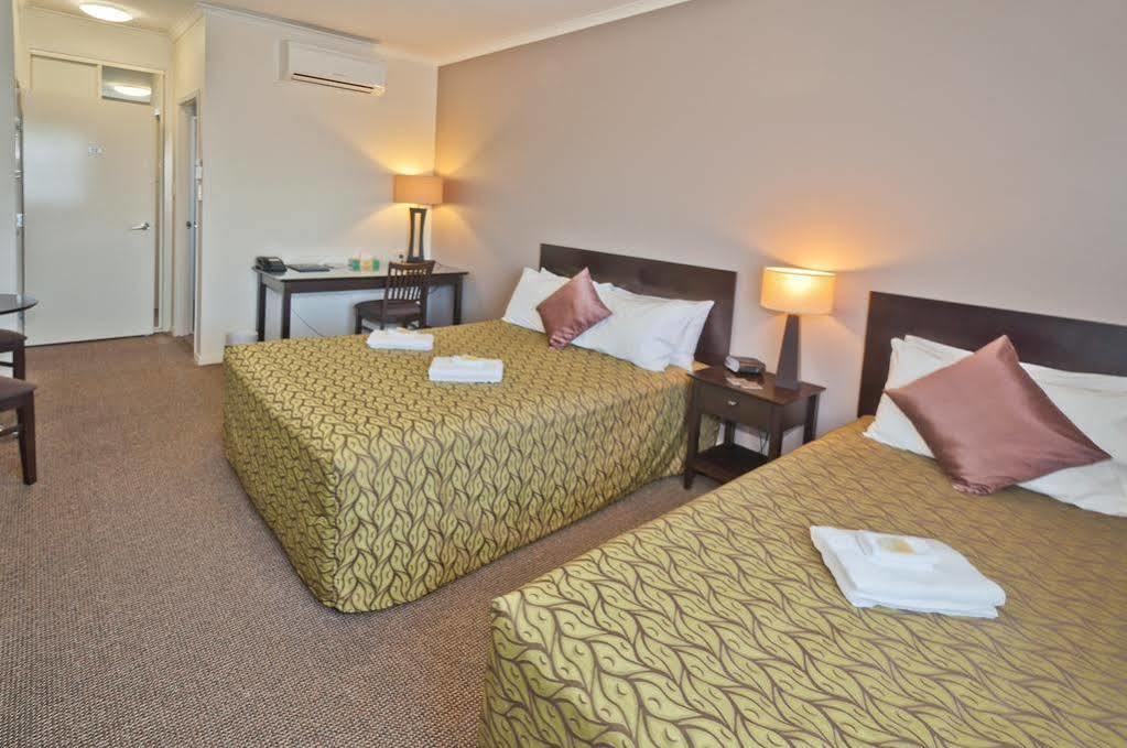 Redcliffe Motor Inn Buitenkant foto