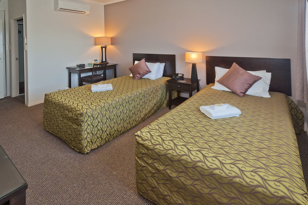 Redcliffe Motor Inn Buitenkant foto